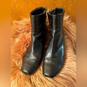 Black ankle boots with square toe